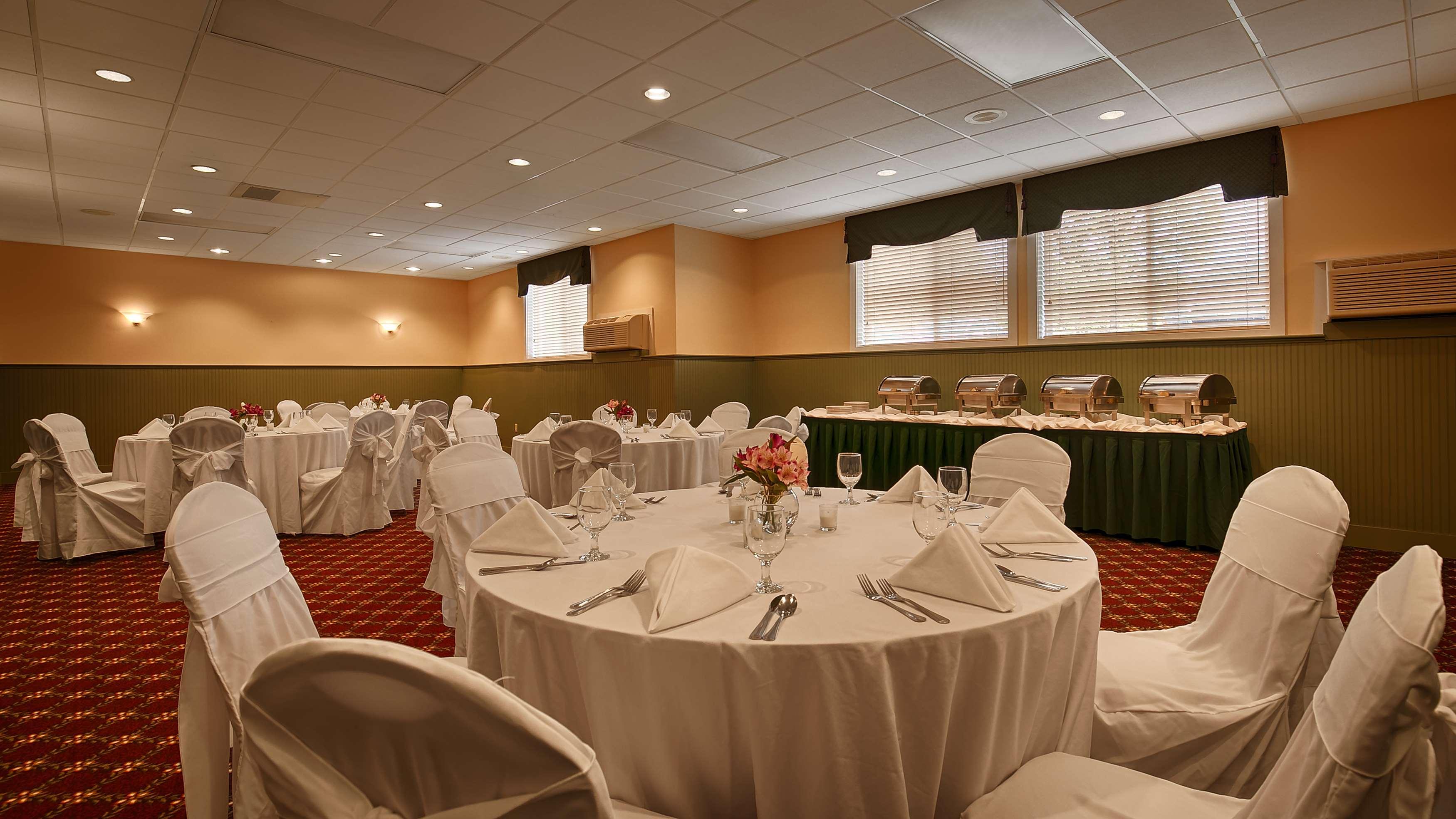 Hotel Western Windjammer & Conference Center