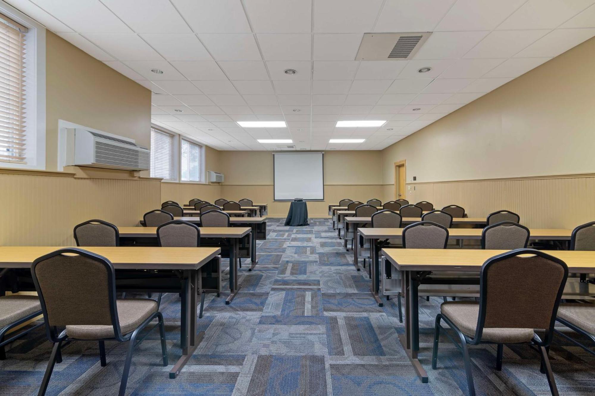 Western Windjammer & Conference Center 3*